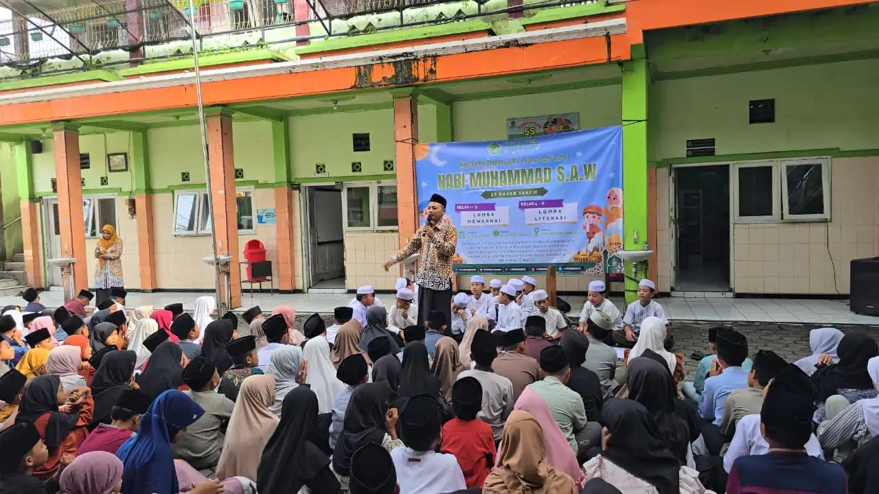 MI ISLAMIYAH ROGOJAMPI PERINGATI ISRA MI’RAJ DENGAN SPIRIT PENGUATAN SHALAT