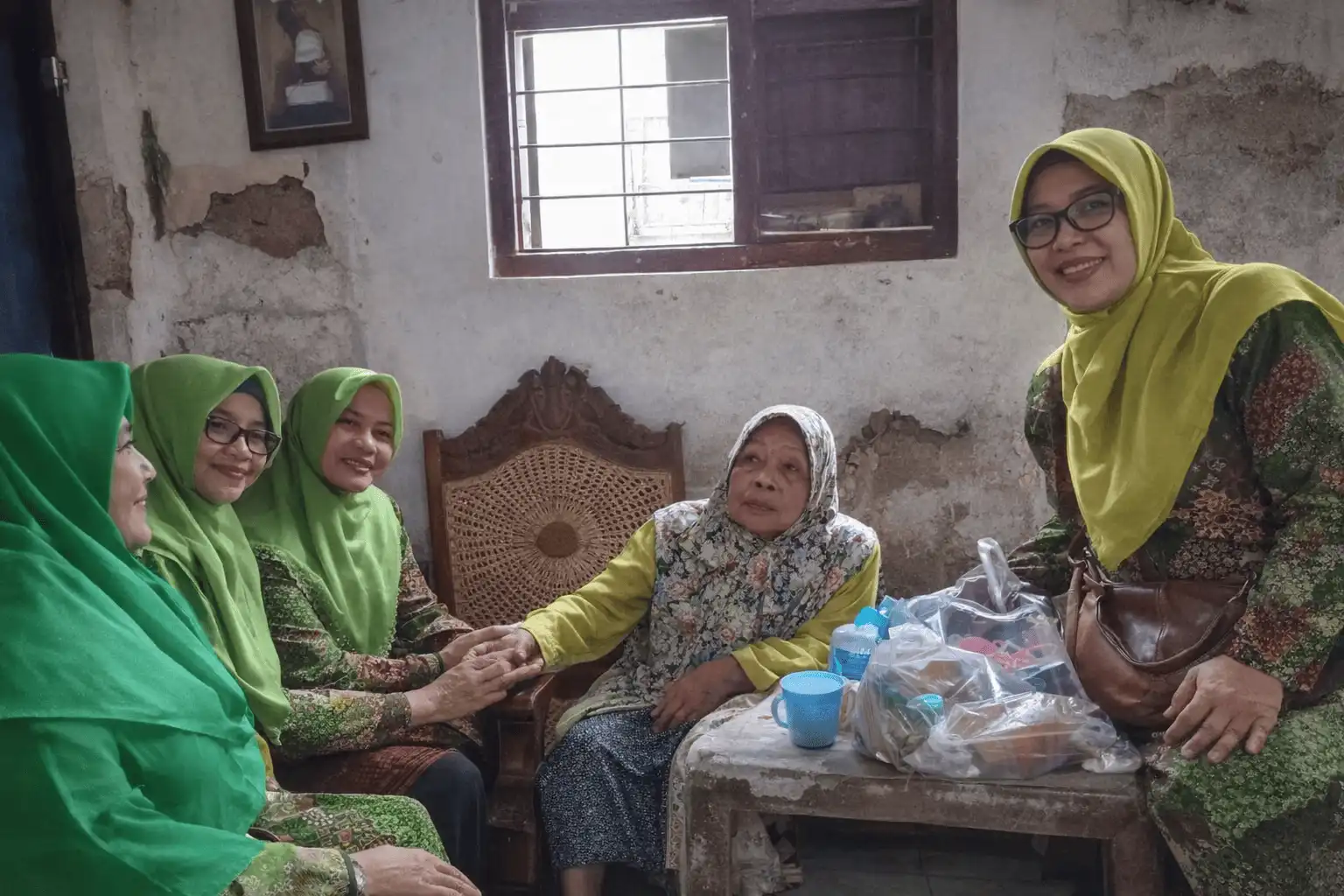 MUSTIKA MESEM, IKHTIAR PAC MUSLIMAT NU ROGOJAMPI MENGENTAS KEMISKINAN EKSTREM LEWAT AKSI NYATA