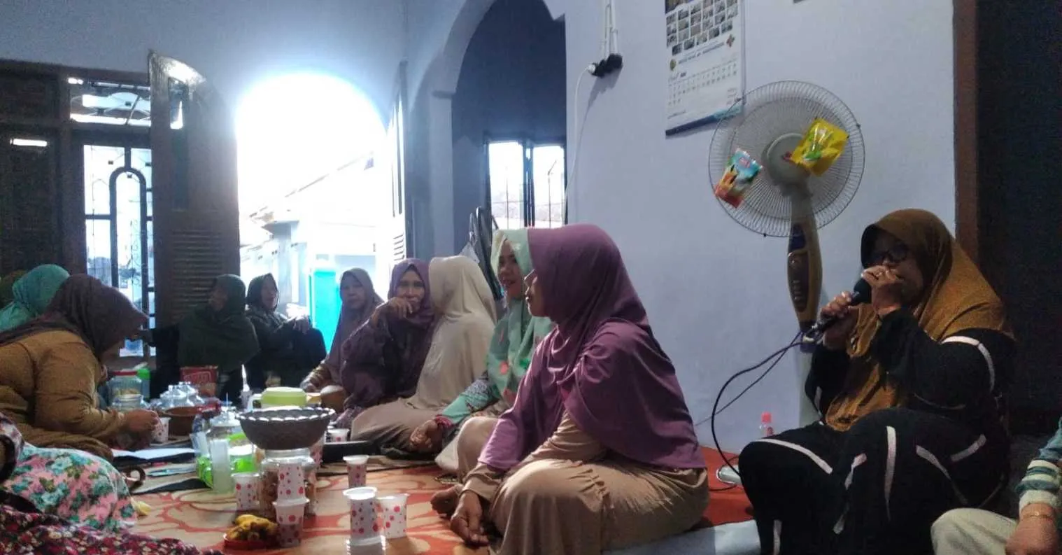 MUSLIMAT NU ANAK RANTING LATENG GELAR PERTEMUAN RUTIN DAN HALAL BIHALAL, PERKUAT UKHUWAH DI BULAN SYAWAL