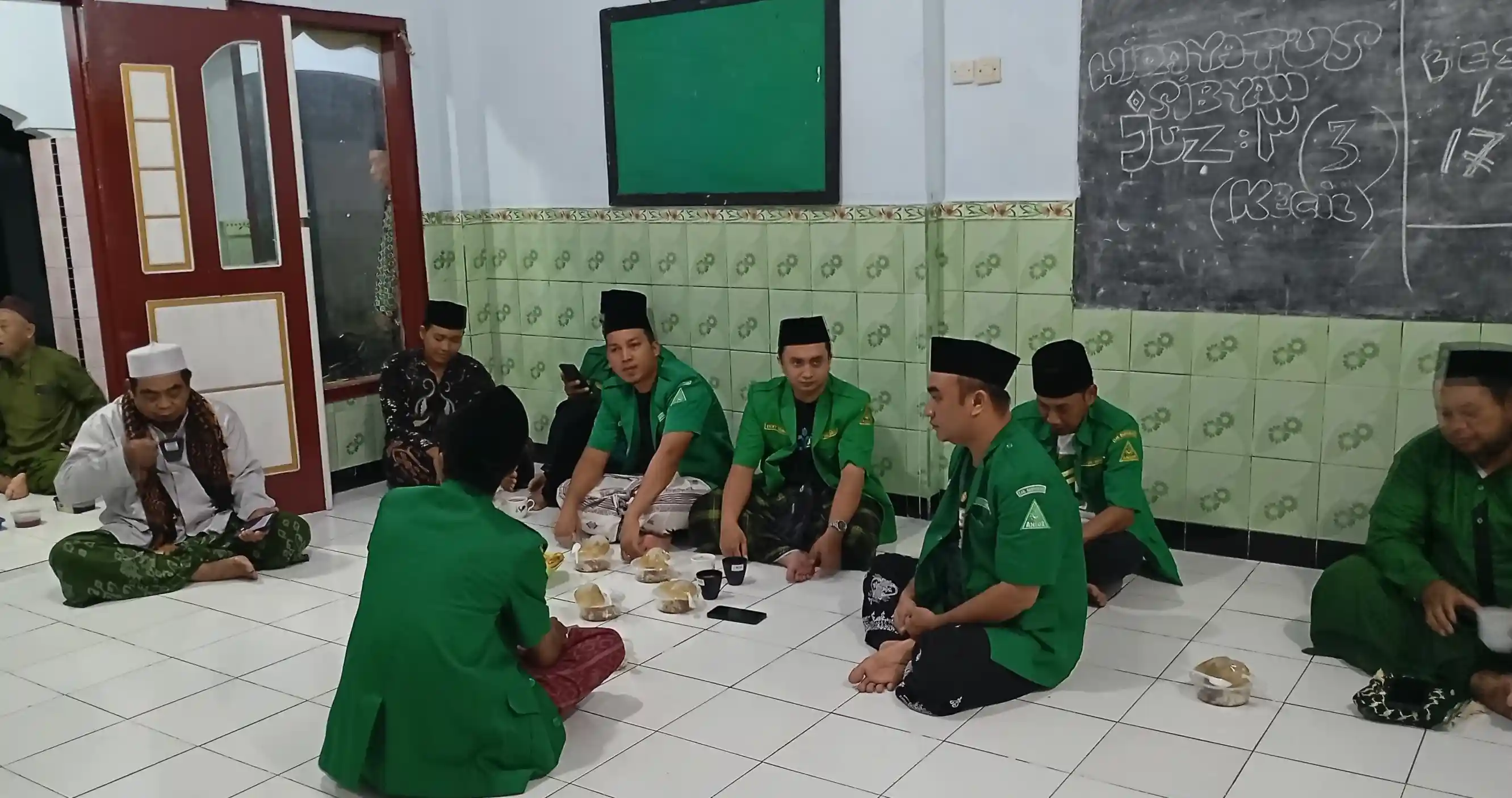 SAFARI RAMADHAN PAC ANSOR ROGOJAMPI DI KARANGBENDO TEGUHKAN KHIDMAH ASWAJA DAN KADERISASI PEMUDA