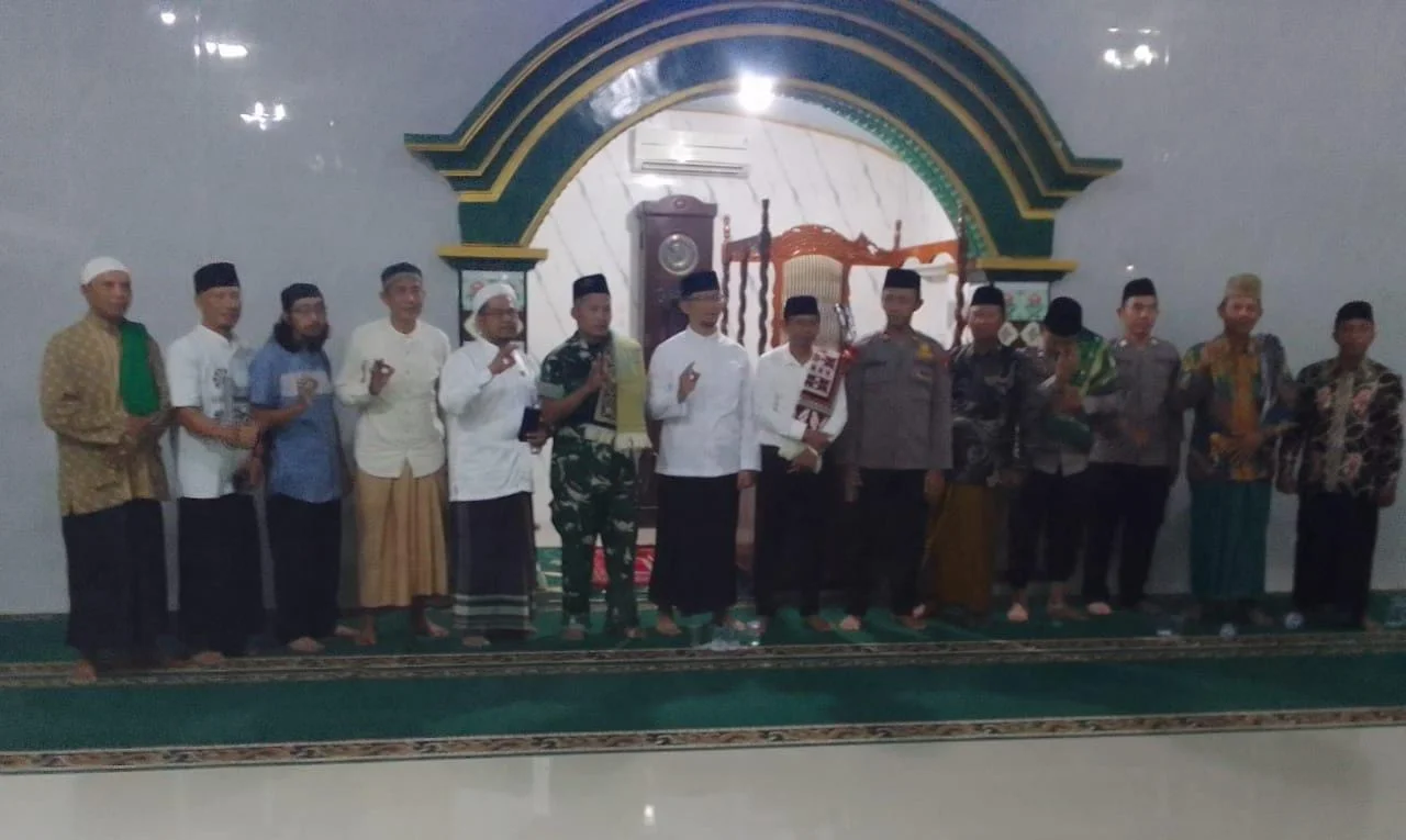SAFARI RAMADHAN MWC NU DAN FORPIMKA ROGOJAMPI DI MASJID BAITUL ABIDIN BADES, PERKUAT IBADAH DAN KEPEDULIAN LINGKUNGAN