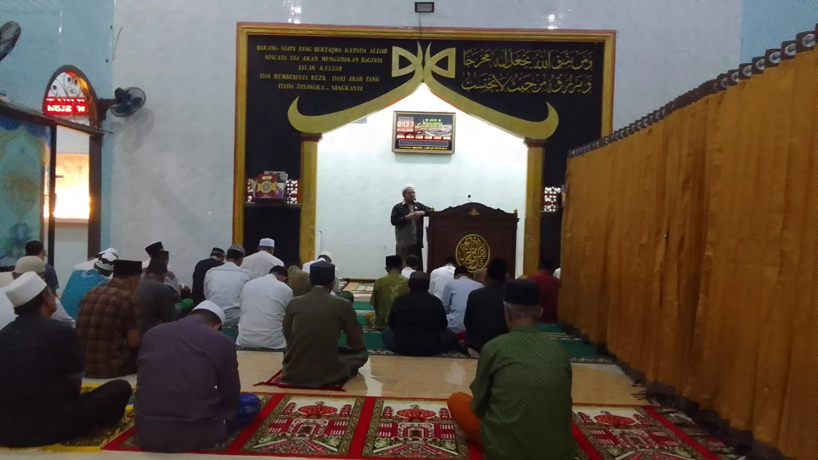 KULIAH SUBUH MASJID NURUL UMMAH ROGOJAMPI: MEMAKMURKAN MASJID DENGAN AL-QUR’AN