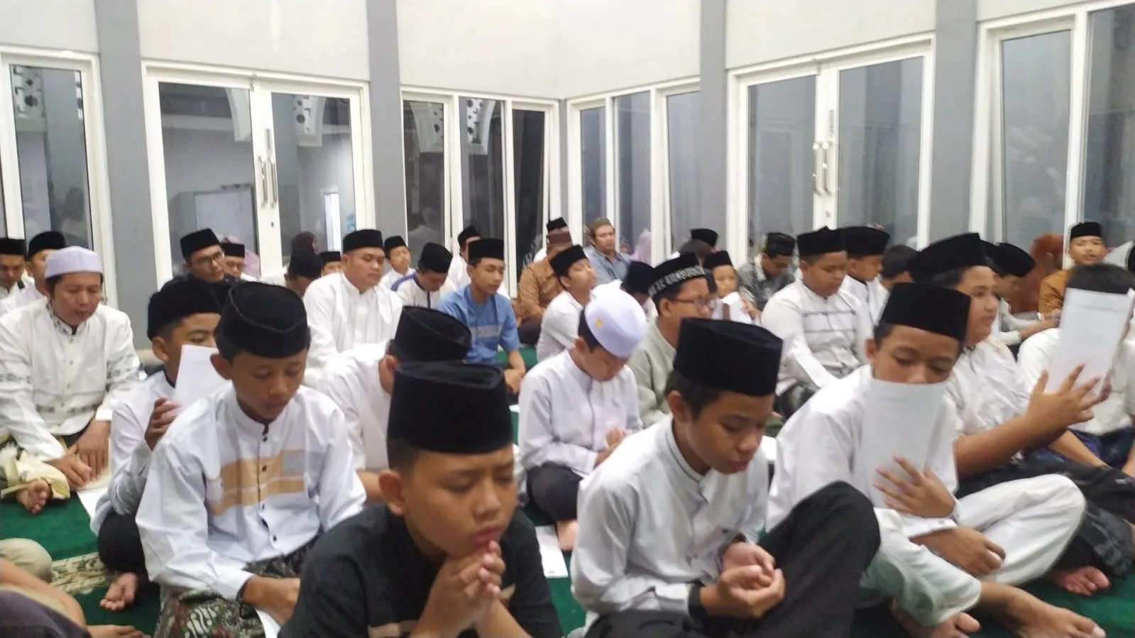 ISTIGHOTSAH AKBAR MI ISLAMIYAH ROGOJAMPI, 300 JAMAAH DOAKAN KESUKSESAN TKA 2026