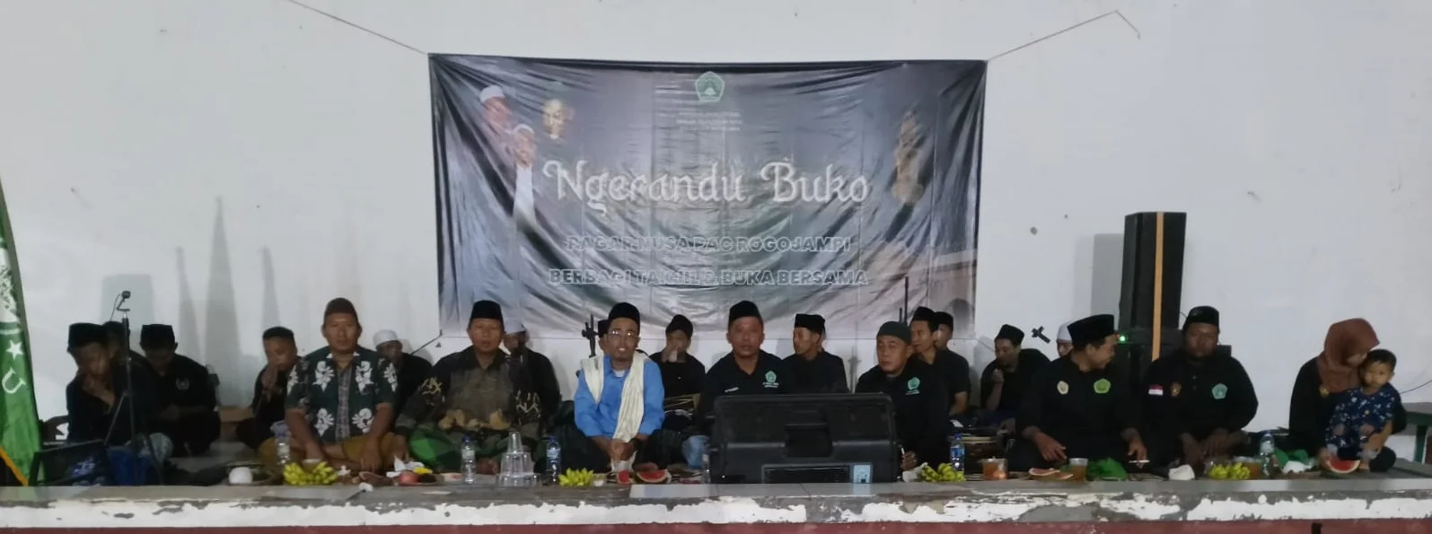 PAC PAGAR NUSA ROGOJAMPI GELAR MGERANDU BUKO RAMADHAN, TEBAR TAKJIL DAN AJAK PEMUDA ISI NGABUBURIT DENGAN KEGIATAN POSITIF